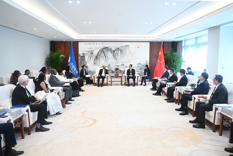 微信图片_20260803182144.jpg 促进互利共赢发展进行深入交流并达成共